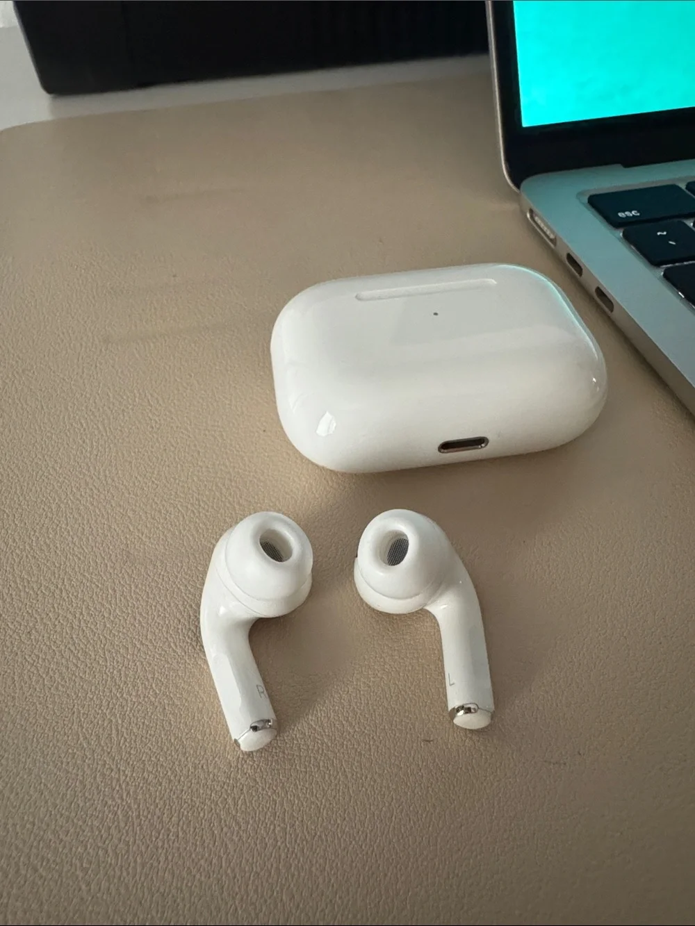 Apple AirPods Pro (1st Generation) with MagSafe Charging Case - White